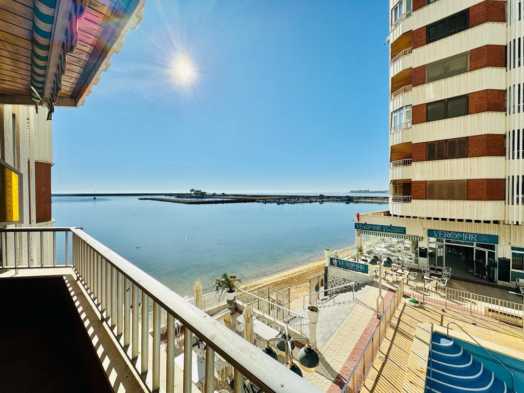 EERSTE LIJN ACEQUION STRAND