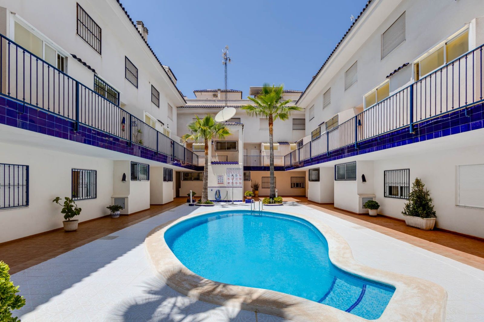 GROUND FLOOR IN MAR AZUL 50M FROM THE SEA