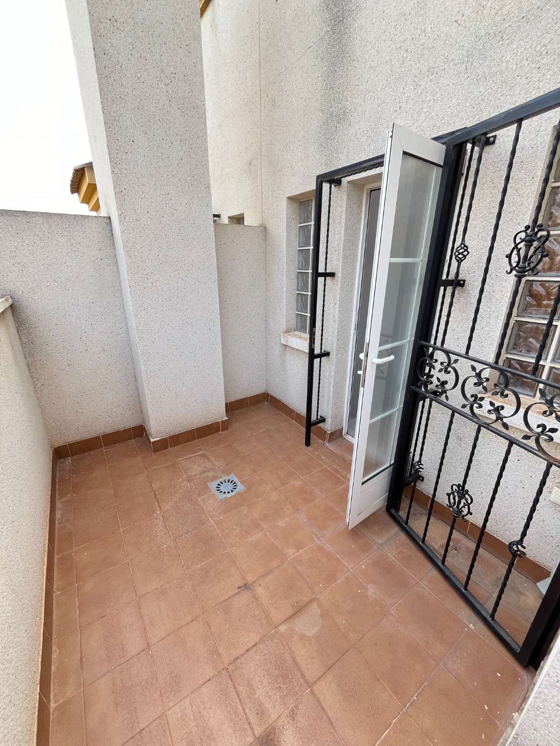 FAITES VOTRE OFFRE !! DUPLEX 2 CHAMBRES 2 SALLES DE BAINS AVEC VUE SUR LAS SALINAS !!