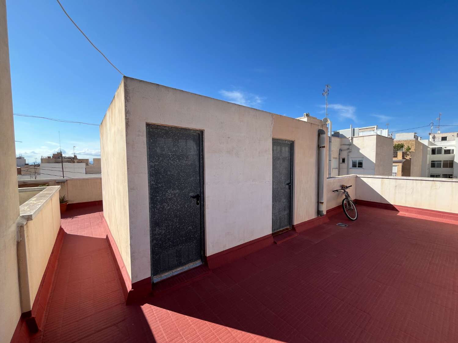 OCASIÓN!! APARTAMENTO 3 DORMITORIOS 2 BAÑOS A 300 M DE LA PLAYA EN SANTA POLA!!