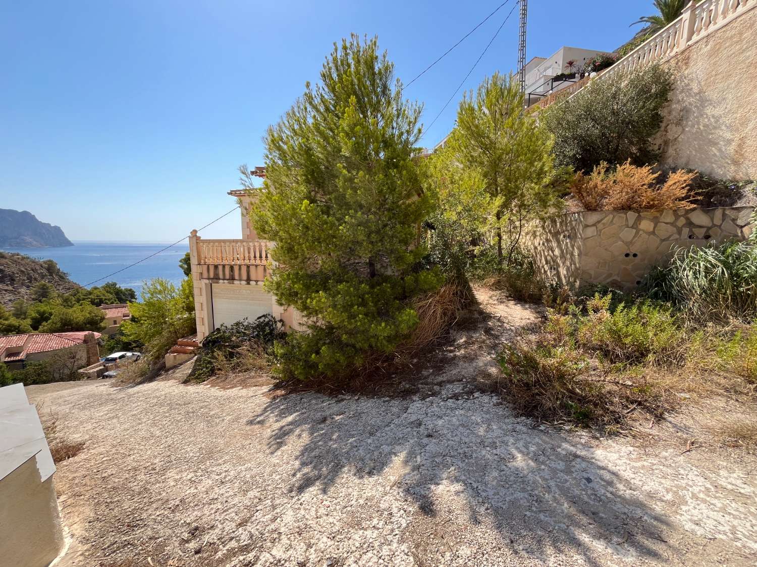 CHALET INDÉPENDANT, 860M2 DE TERRAIN ET 205M2 DE LOGEMENT AVEC VUE AVANT SUR LE PEÑON DE IFACH!!