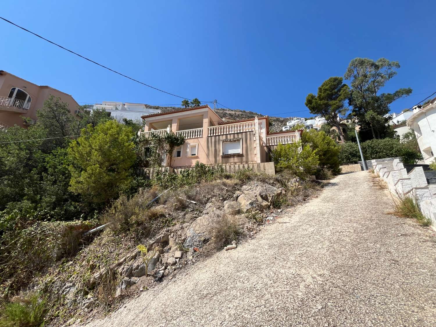 DETACHED CHALET, 860M2 OF PLOT AND 205M2 OF LIVING AREA WITH FRONTAL VIEWS OF THE PEÑON DE IFACH!!