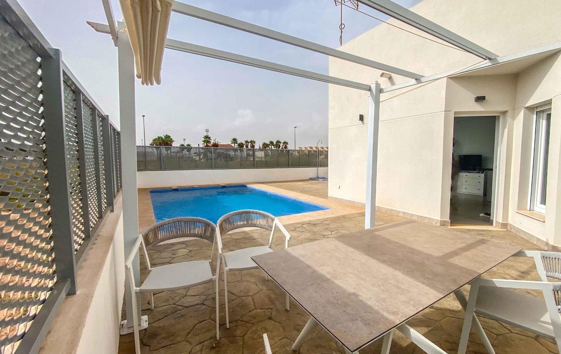 Villa en venta en Los Alcázares