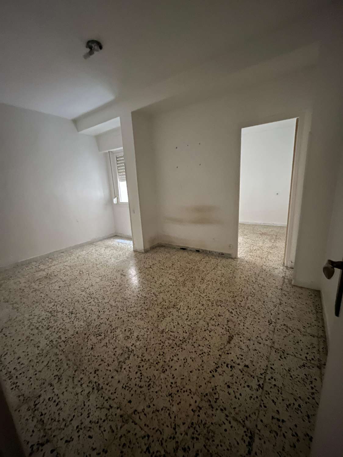 MAAK JE AANBOD!! APPARTEMENT TE HERVORMEN IN HET CENTRUM VAN SANTA POLA!!