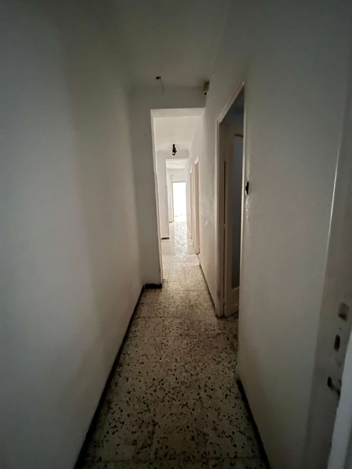 MAAK JE AANBOD!! APPARTEMENT TE HERVORMEN IN HET CENTRUM VAN SANTA POLA!!