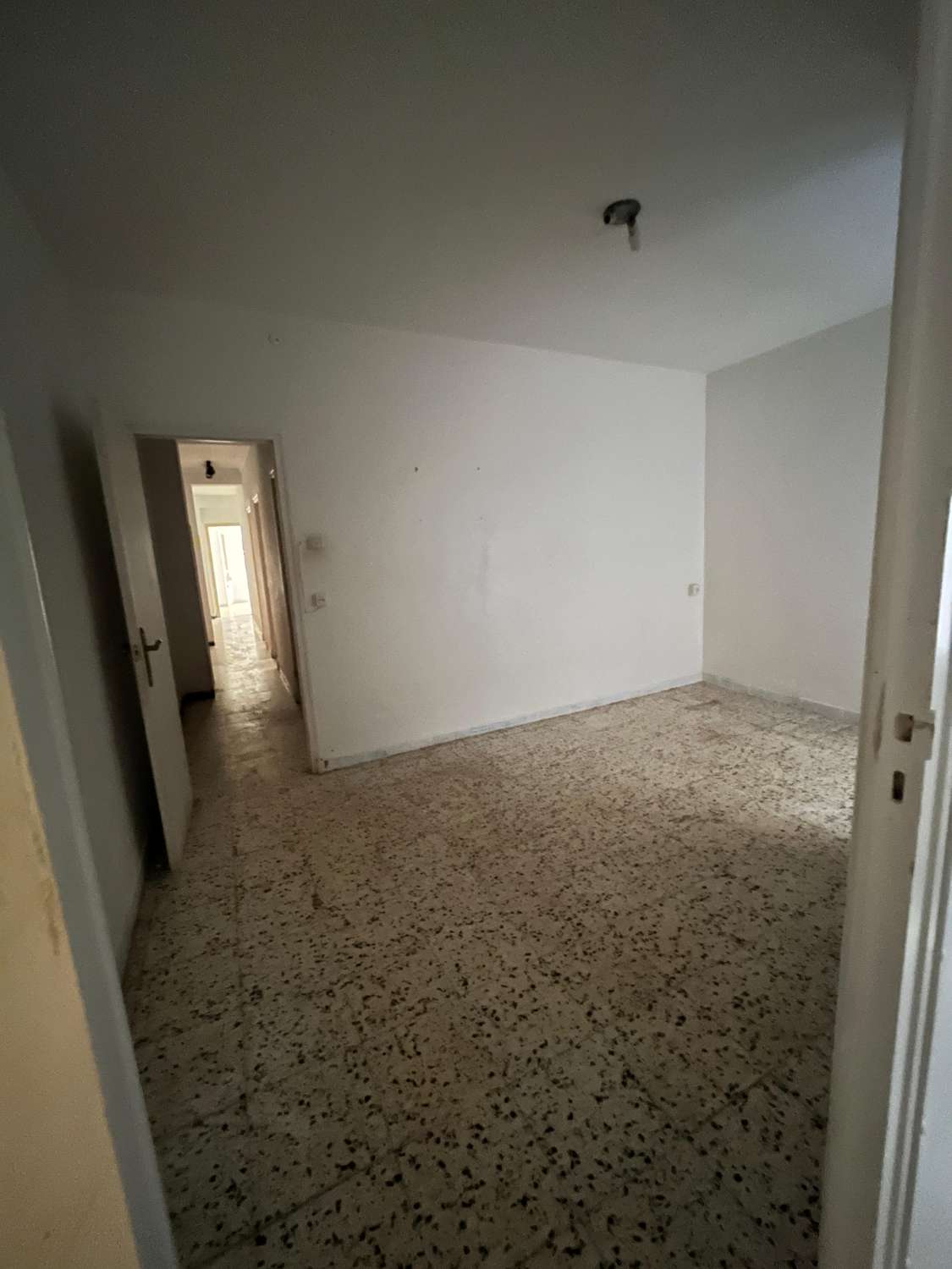 MAAK JE AANBOD!! APPARTEMENT TE HERVORMEN IN HET CENTRUM VAN SANTA POLA!!