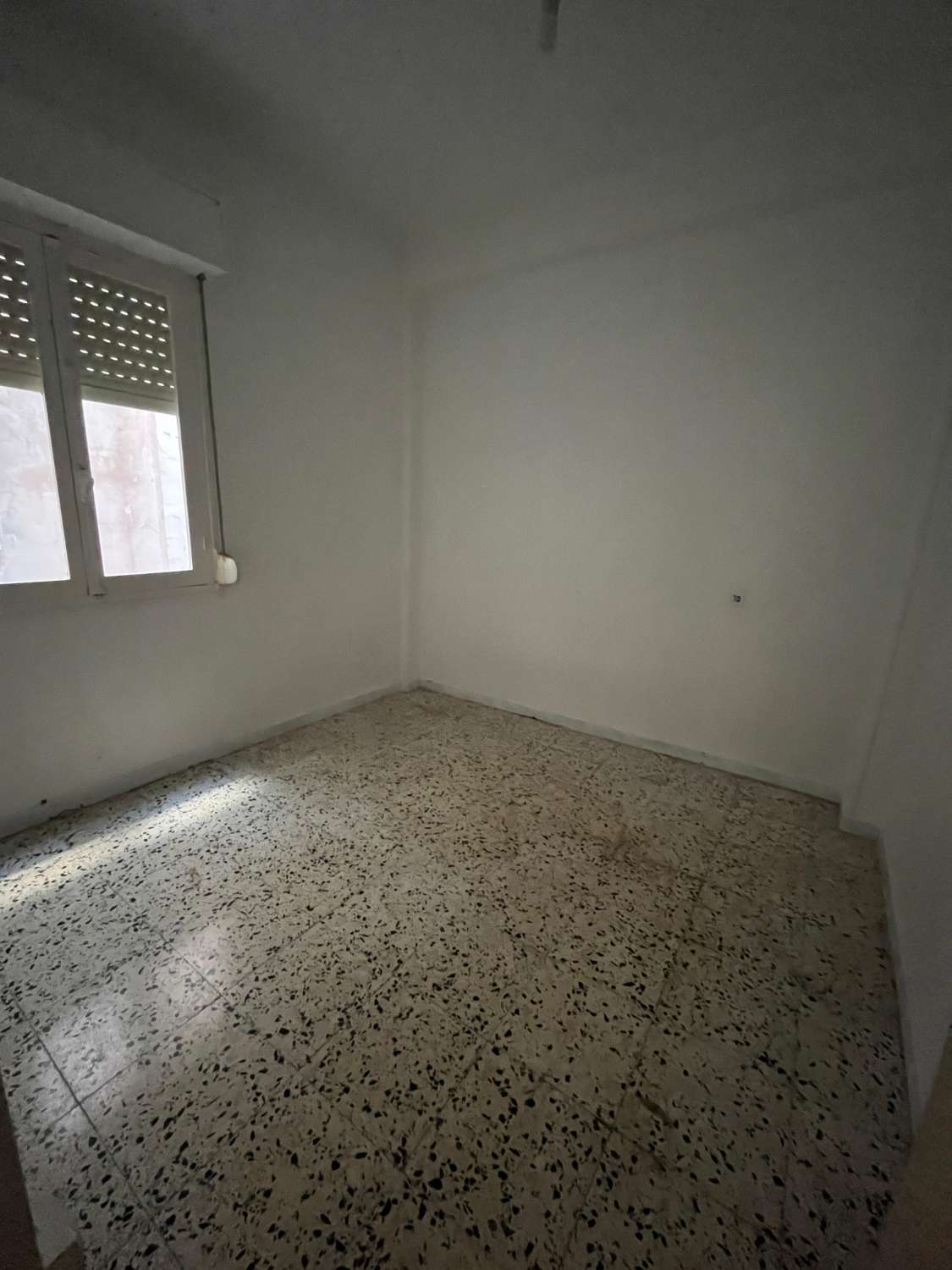 MAAK JE AANBOD!! APPARTEMENT TE HERVORMEN IN HET CENTRUM VAN SANTA POLA!!